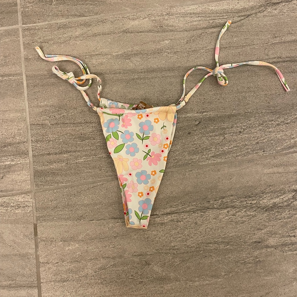 Floral Bikini - Picture 2 of 2
